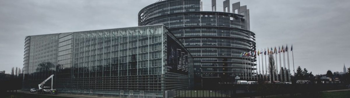 AI Act en vigor: etiquetado obligatorio y multas de hasta 15M€